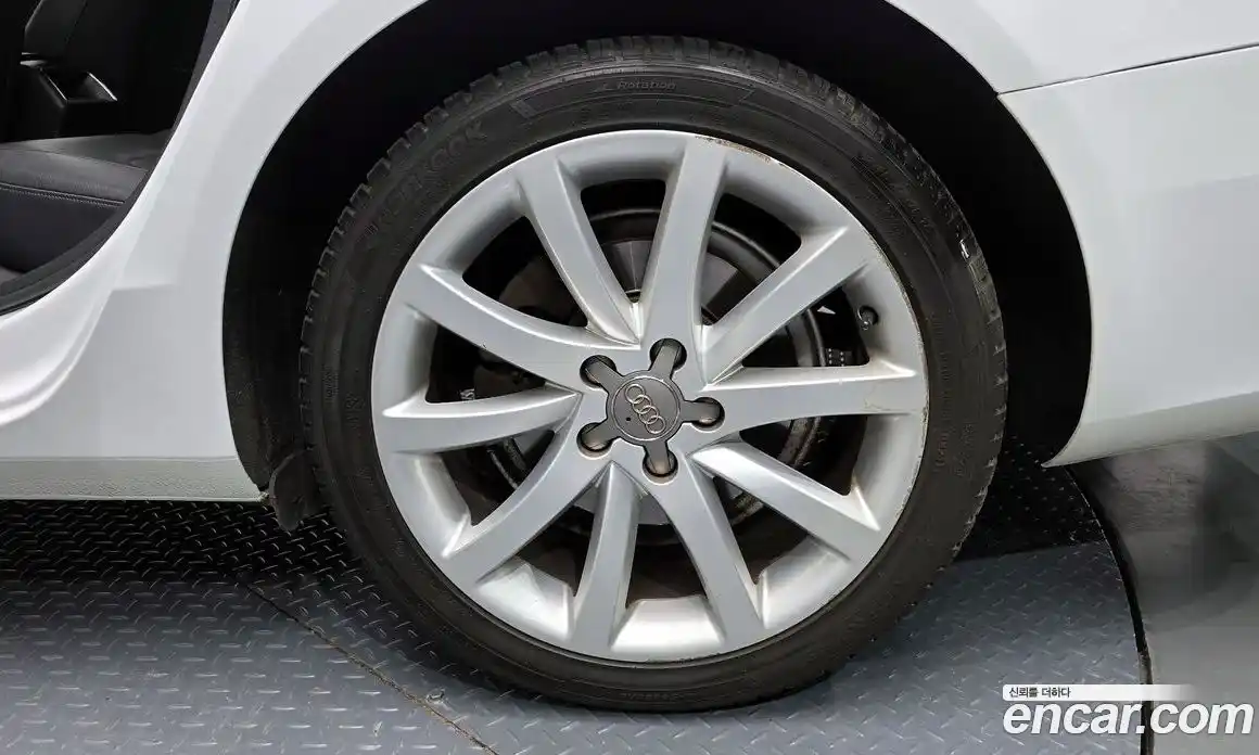 Audi A4 2013 2.0 Автомат в Москве № 193033, фото 2