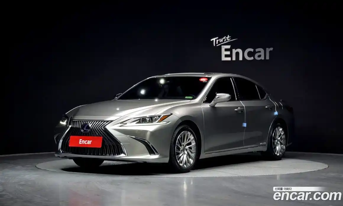 Lexus ES 2019 2.5 Автомат в Москве № 198797, фото 1