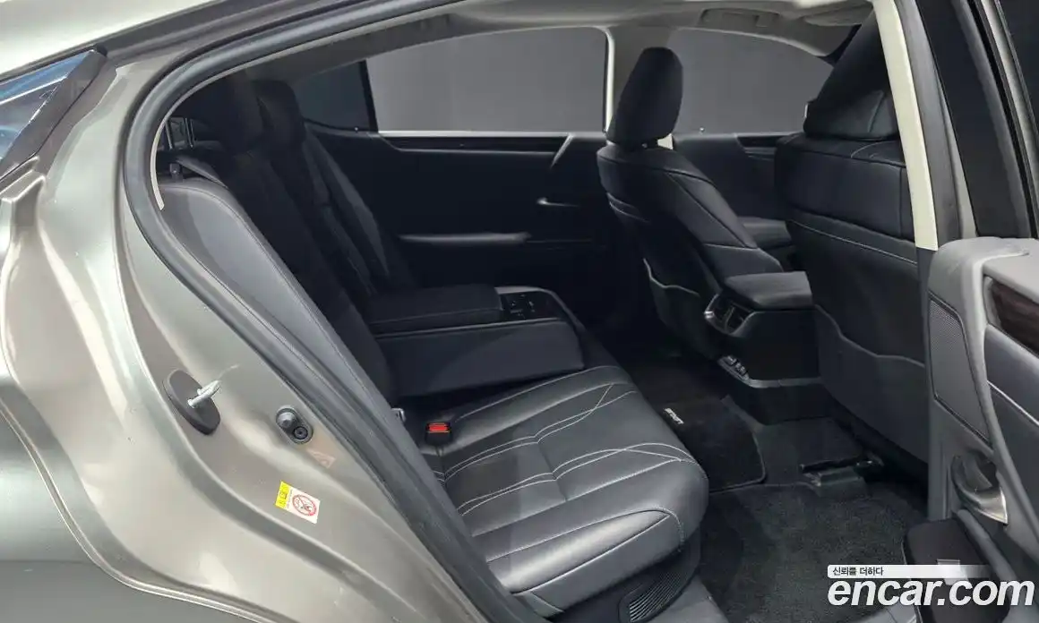 Lexus ES 2019 2.5 Автомат в Москве № 198797, фото 13