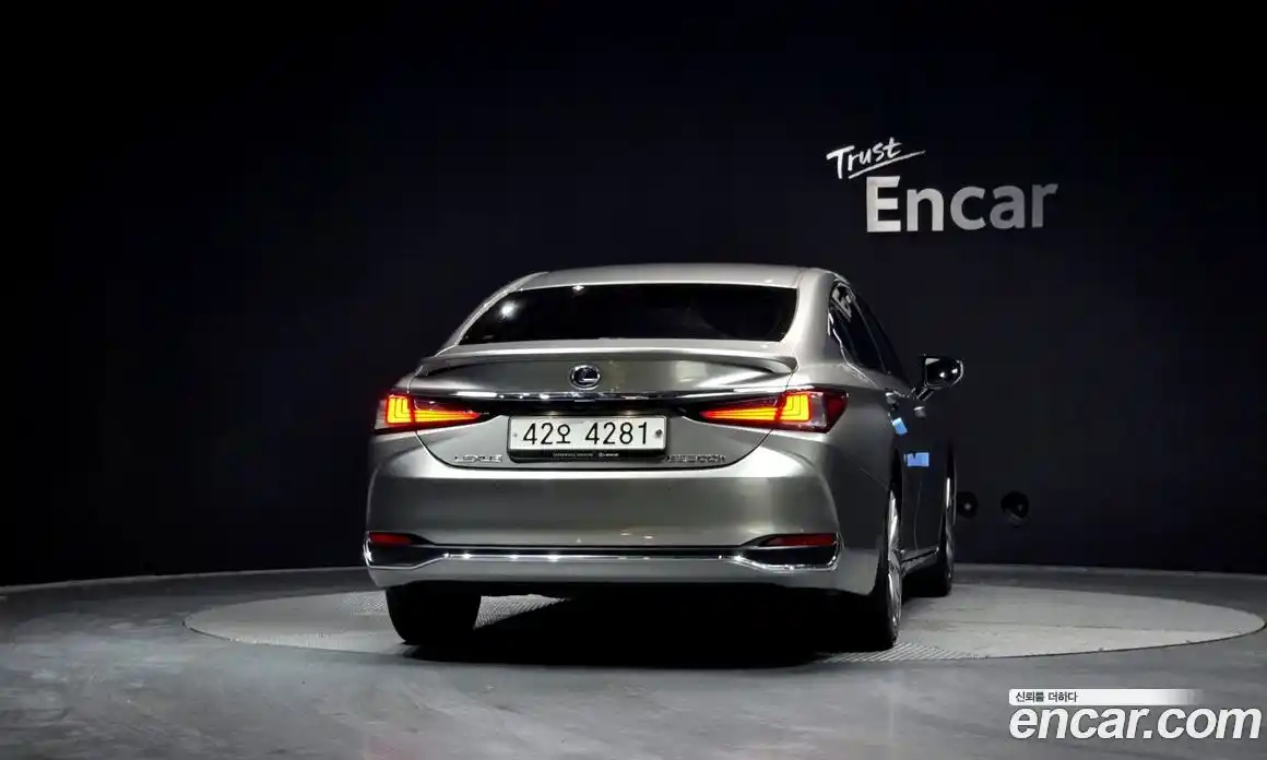 Lexus ES 2019 2.5 Автомат в Москве № 198797, фото 19