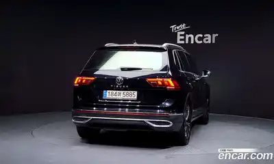 Volkswagen Tiguan 2021 2.0 Автомат в Москве № 199213, миниатюра 3