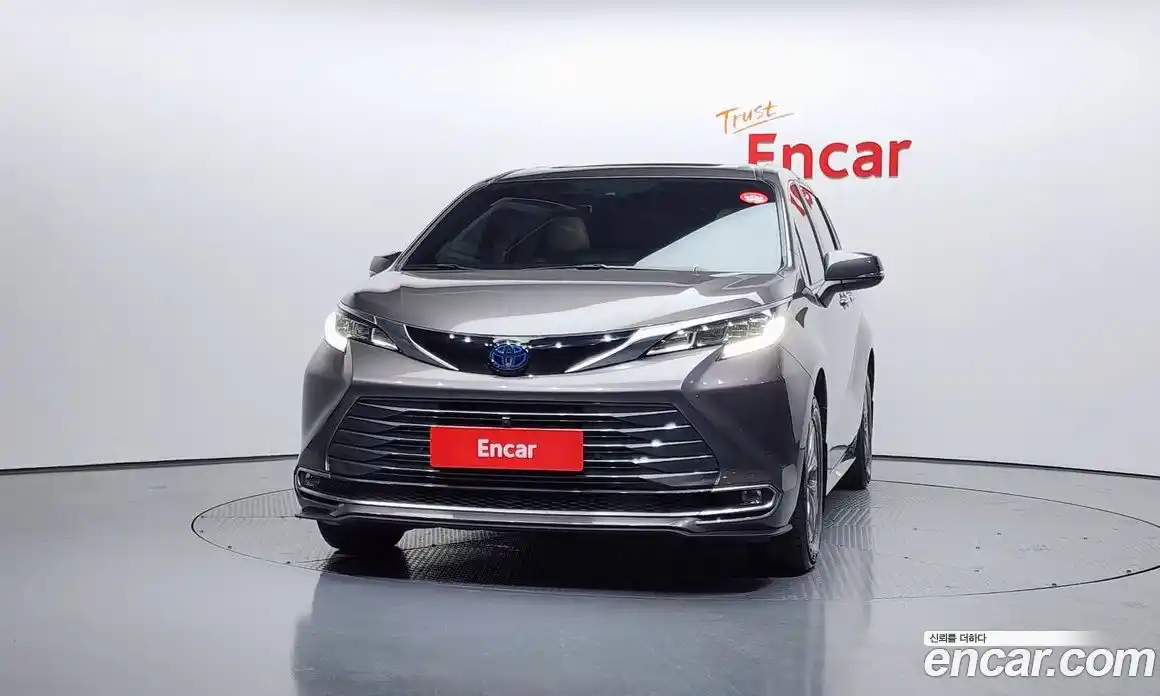 Toyota Sienna 2023 2.5 Автомат в Москве № 199598, фото 1