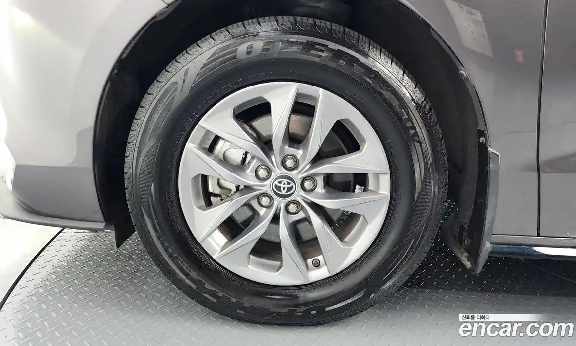 Toyota Sienna 2023 2.5 Автомат в Москве № 199598, фото 14