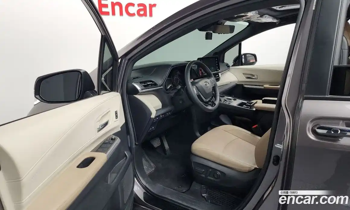 Toyota Sienna 2023 2.5 Автомат в Москве № 199598, фото 17