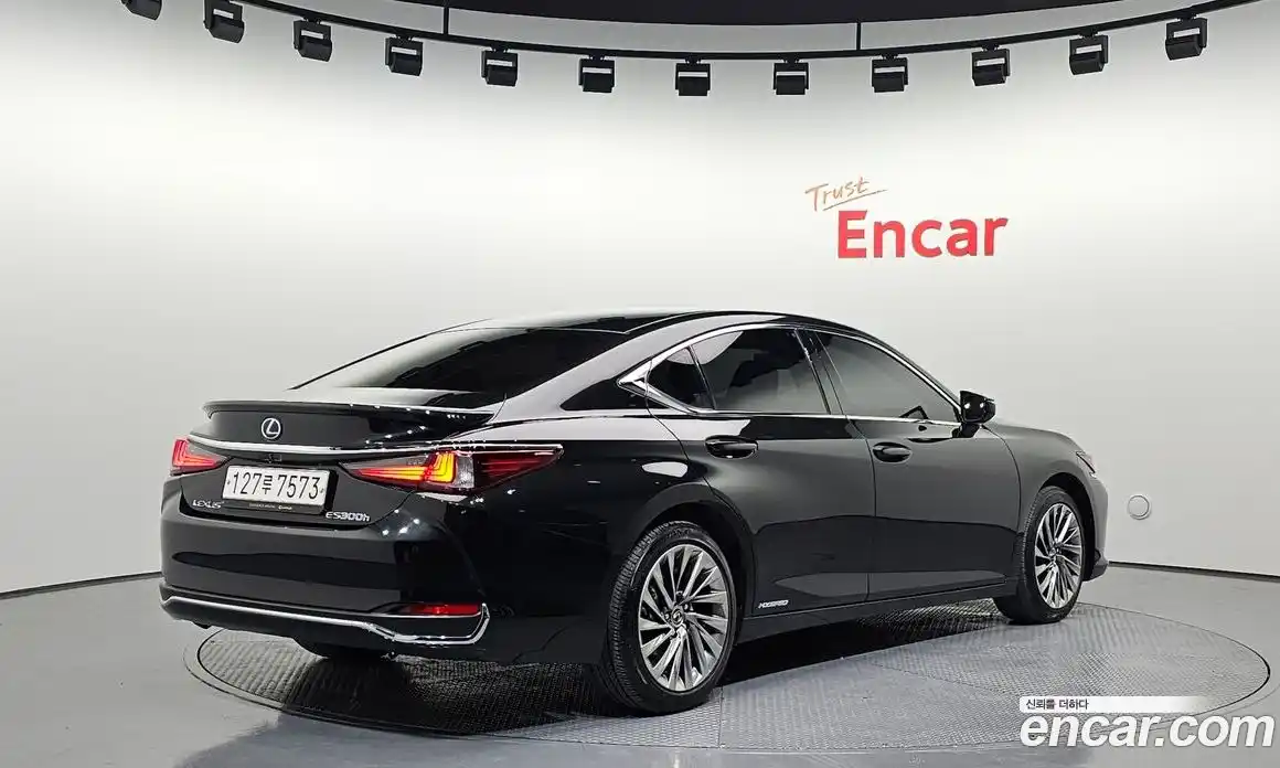 Lexus ES 2021 2.5 Автомат в Москве № 214706, фото 2