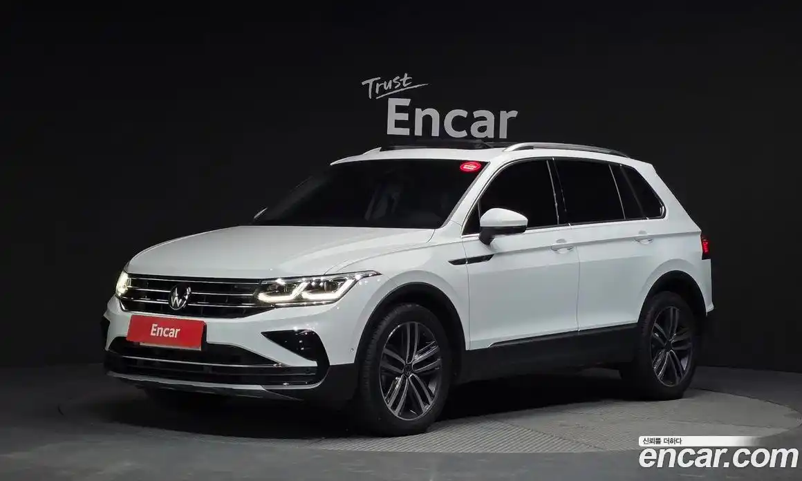 Volkswagen Tiguan 2023 2.0 Автомат в Москве № 215088, фото 1