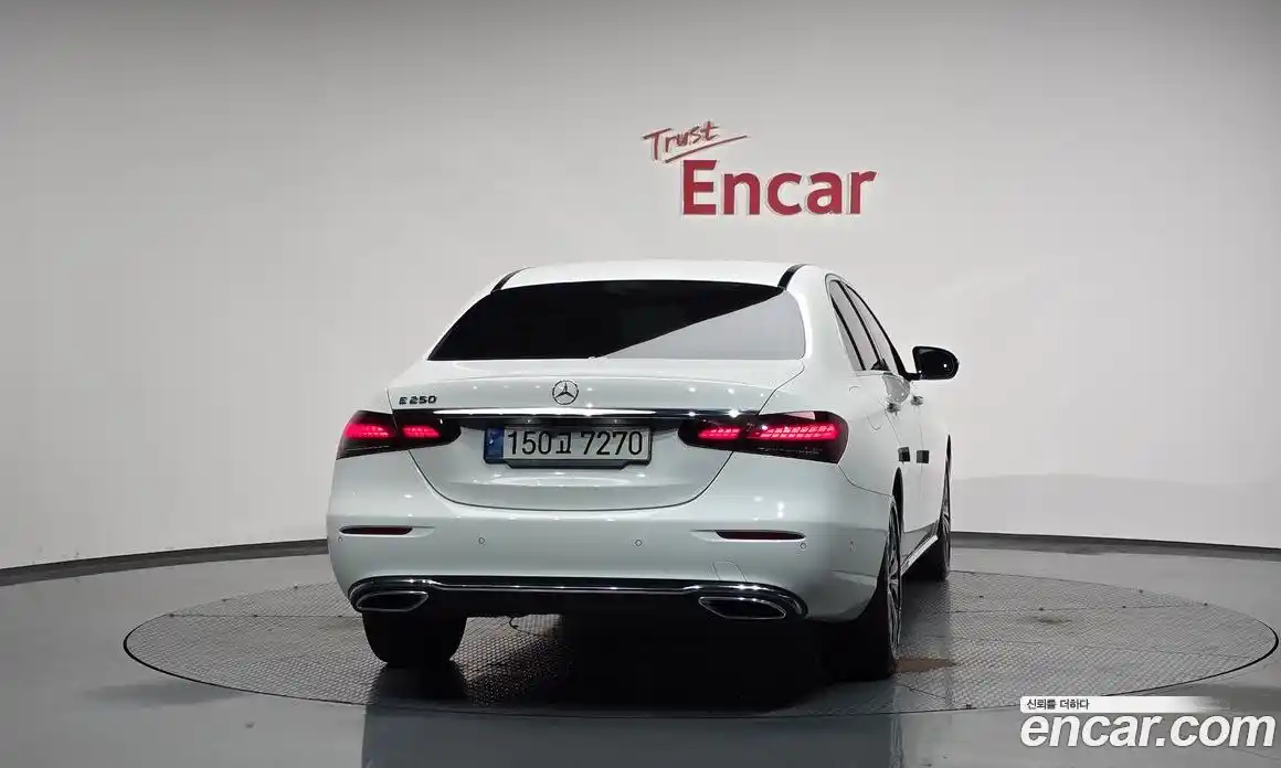 Mercedes-Benz E-Class 2021 2.0 Автомат в Москве № 225155, фото 3