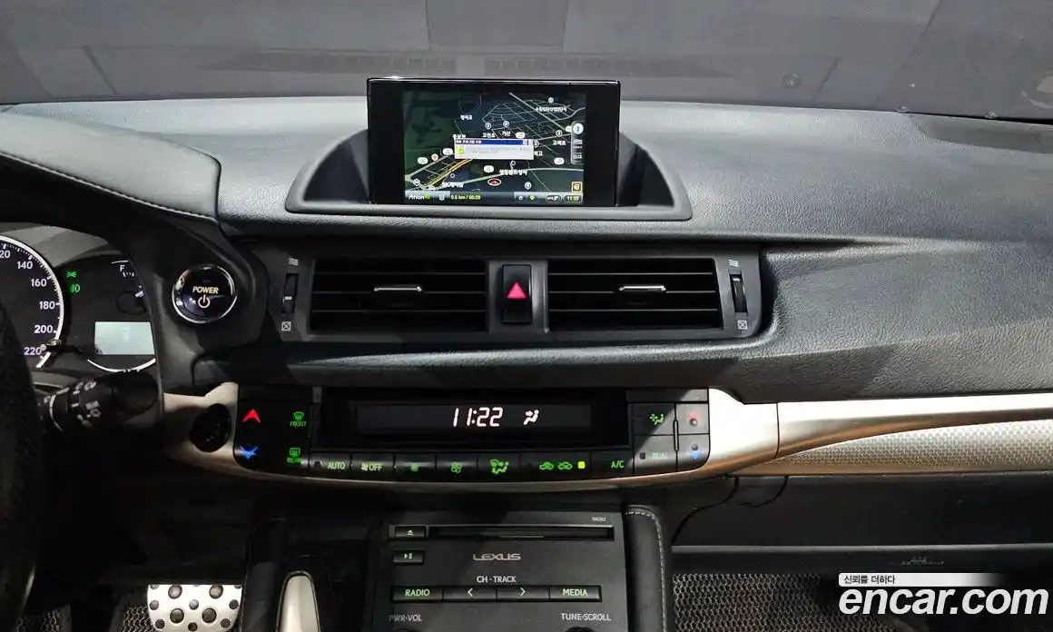 Lexus CT200h 2014 1.8 Автомат в Москве № 232057, фото 14