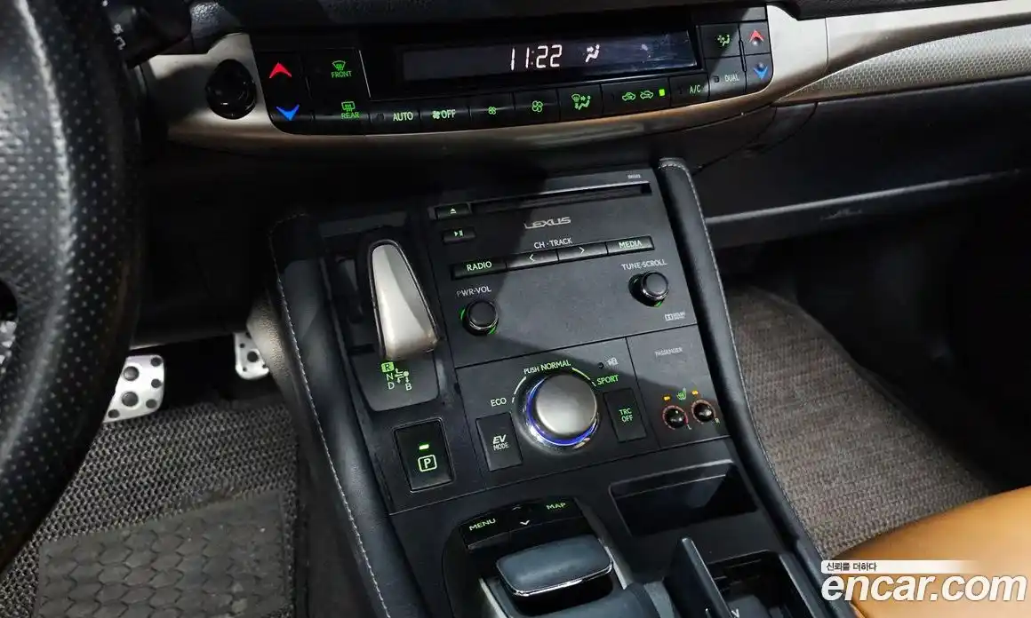 Lexus CT200h 2014 1.8 Автомат в Москве № 232057, фото 17