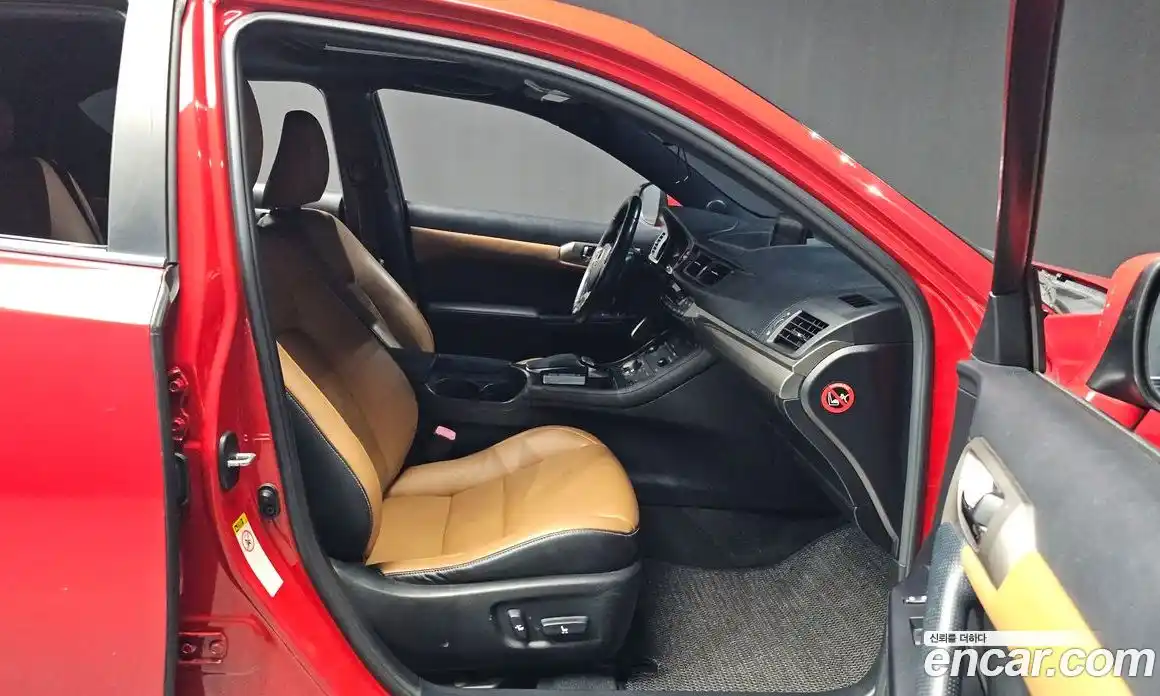 Lexus CT200h 2014 1.8 Автомат в Москве № 232057, фото 20