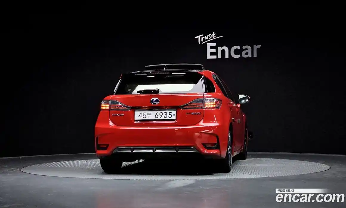 Lexus CT200h 2014 1.8 Автомат в Москве № 232057, фото 4