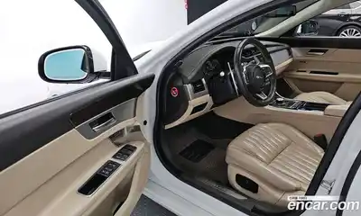 Jaguar XF 2017 2.0 Автомат в Москве № 283812, миниатюра 11