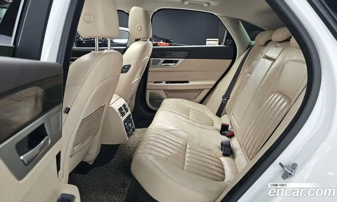 Jaguar XF 2017 2.0 Автомат в Москве № 283812, фото 12