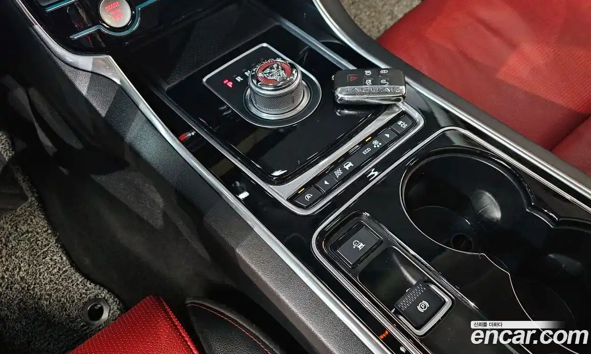 Jaguar XE 2016 2.0 Автомат в Москве № 304942, фото 9