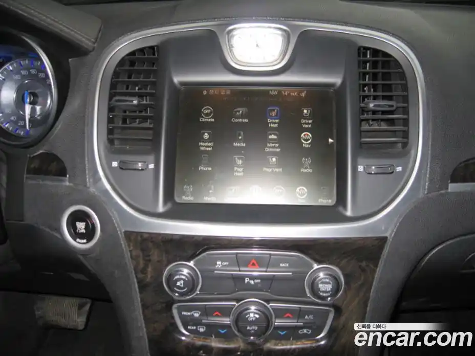 Chrysler 300C 2016 3.6 Автомат в Москве № 379114, фото 11