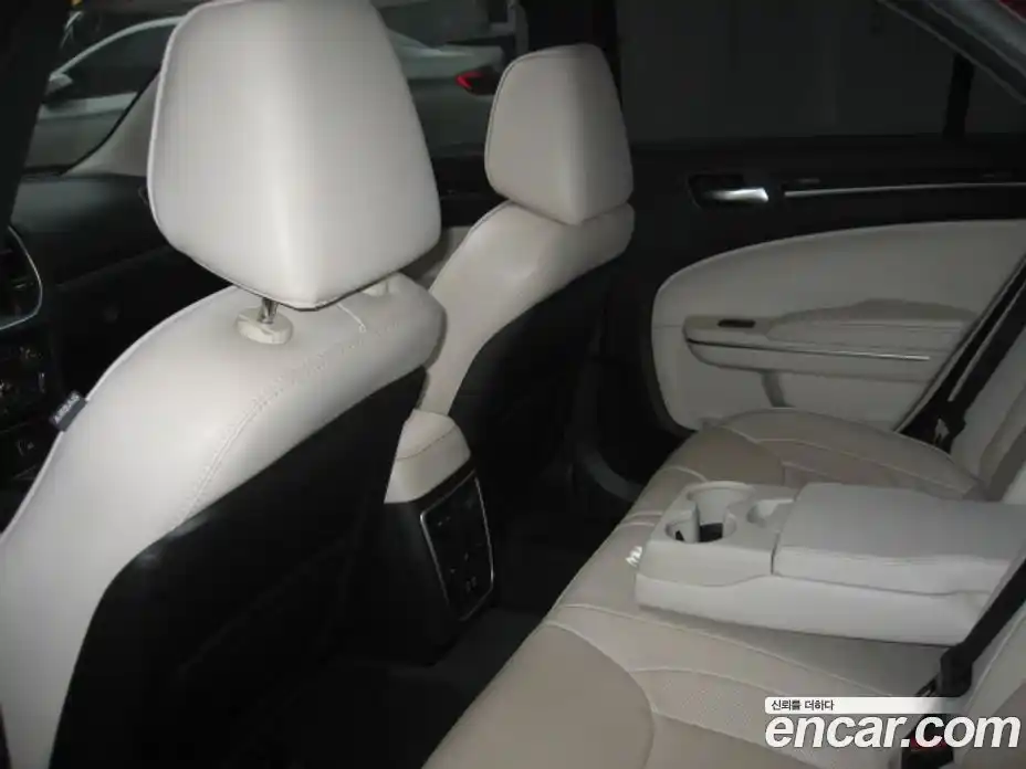 Chrysler 300C 2016 3.6 Автомат в Москве № 379114, фото 10