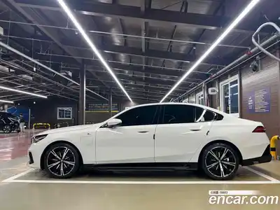 BMW 5-Series 2024 2.0 Автомат в Москве № 463694, миниатюра 2