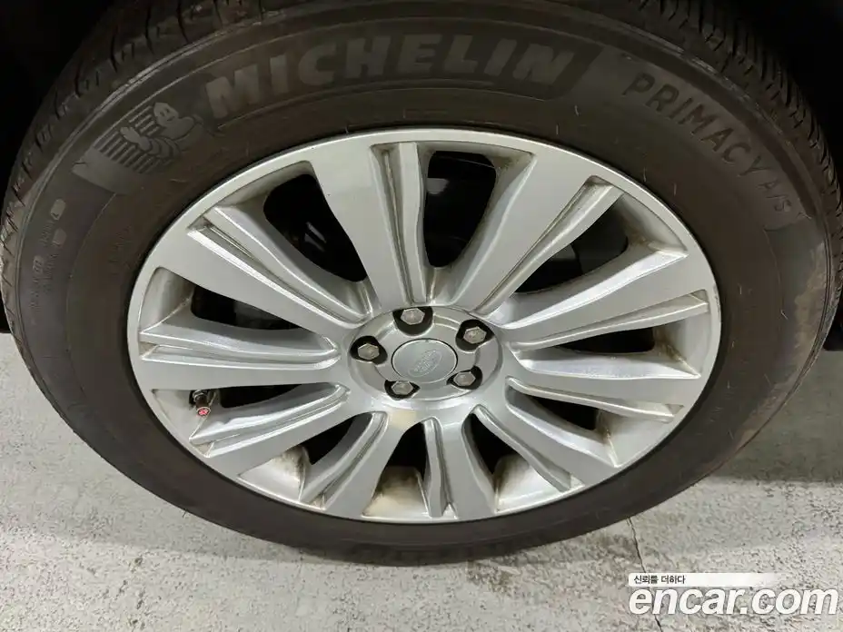 Land Rover Range-Rover Evoque 2019 2.0 Автомат в Москве № 471098, фото 6