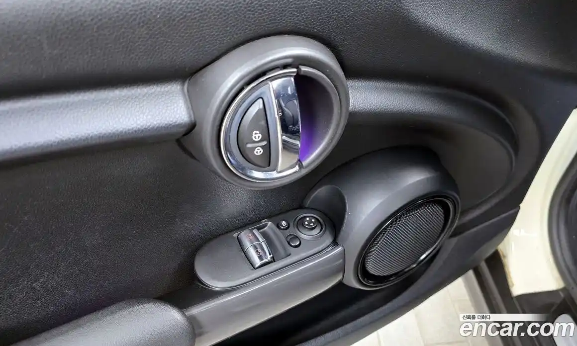 Mini Cooper 2016 1.5 Автомат в Москве № 471970, фото 16