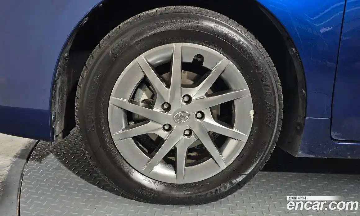 Toyota Prius 2015 1.8 Автомат в Москве № 473026, фото 5