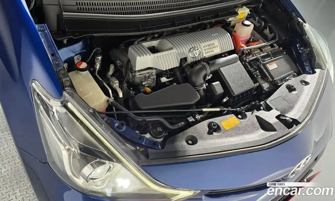 Toyota Prius 2015 1.8 Автомат в Москве № 473026, фото 6