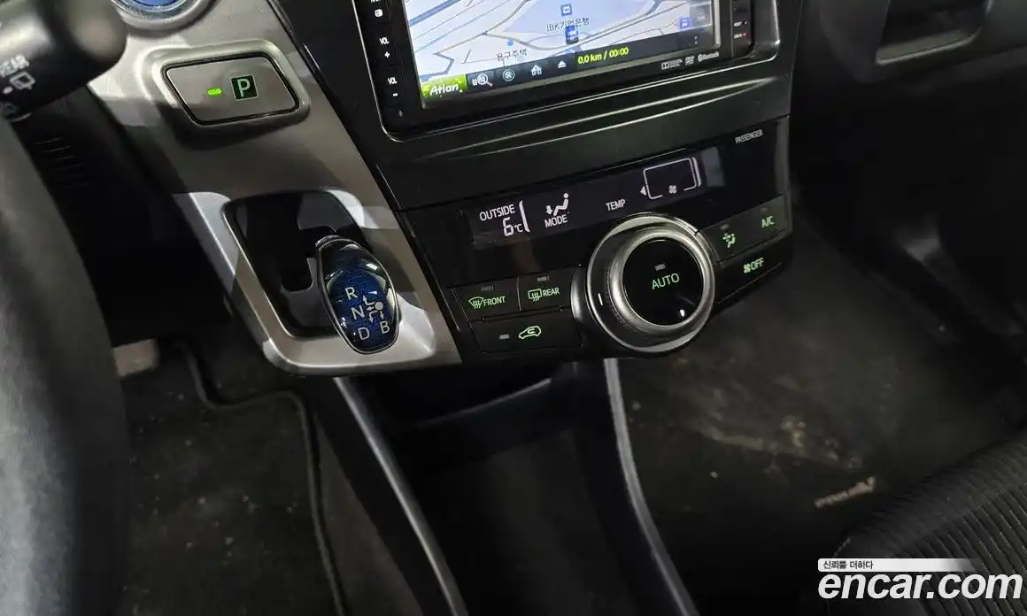 Toyota Prius 2015 1.8 Автомат в Москве № 473026, фото 9