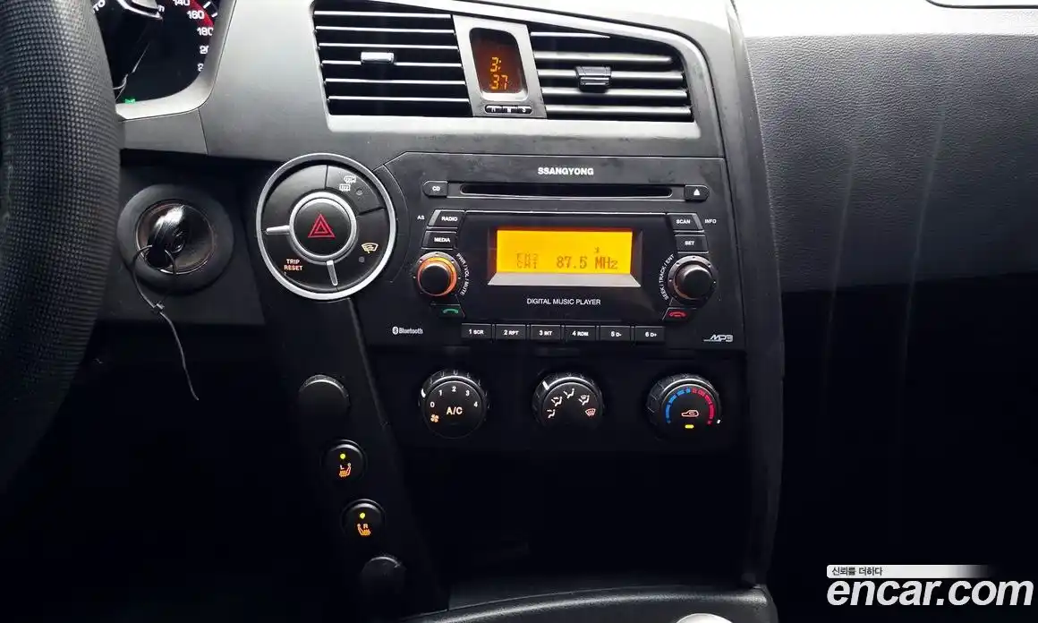 SsangYong Korando 2012 2.0 Механическая в Москве № 491335, фото 14