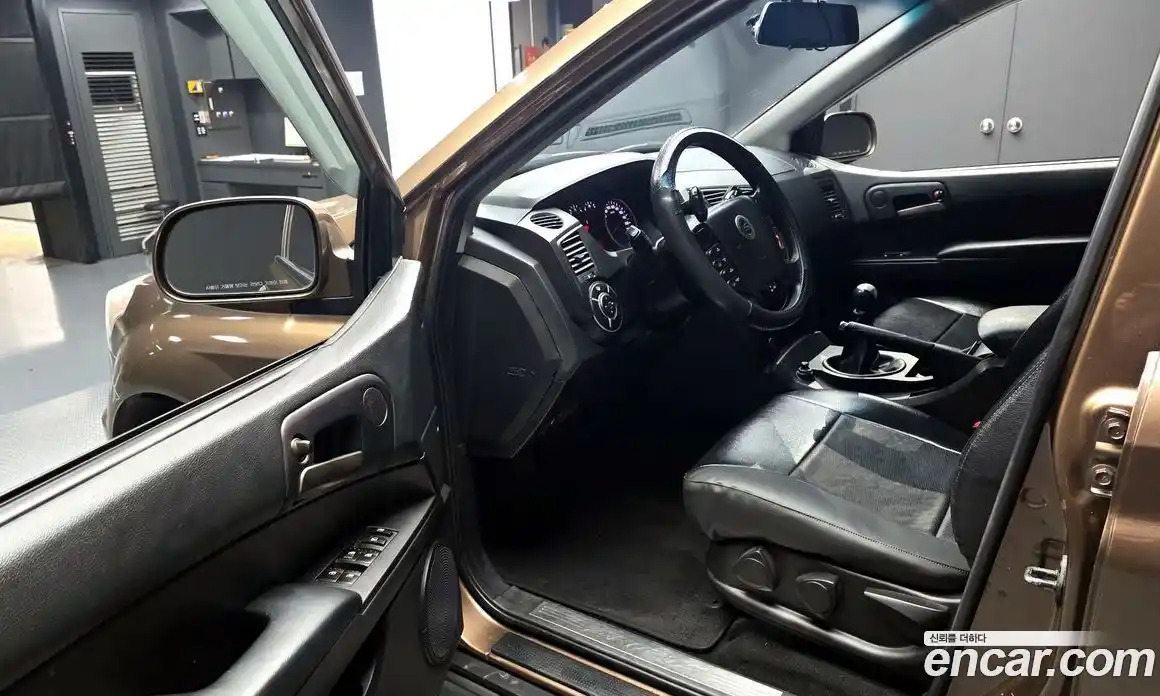 SsangYong Korando 2012 2.0 Механическая в Москве № 491335, фото 10