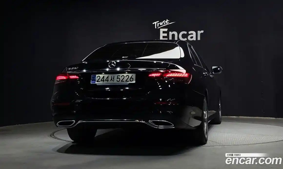 Mercedes-Benz E-Class 2023 2.0 Автомат в Москве № 494027, фото 4