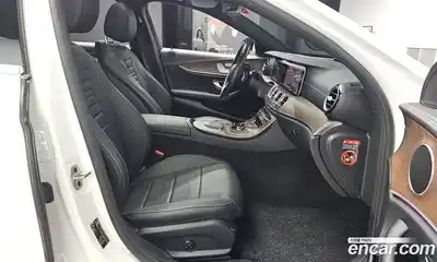 Mercedes-Benz E-Class 2021 2.0 Автомат в Москве № 495083, миниатюра 11