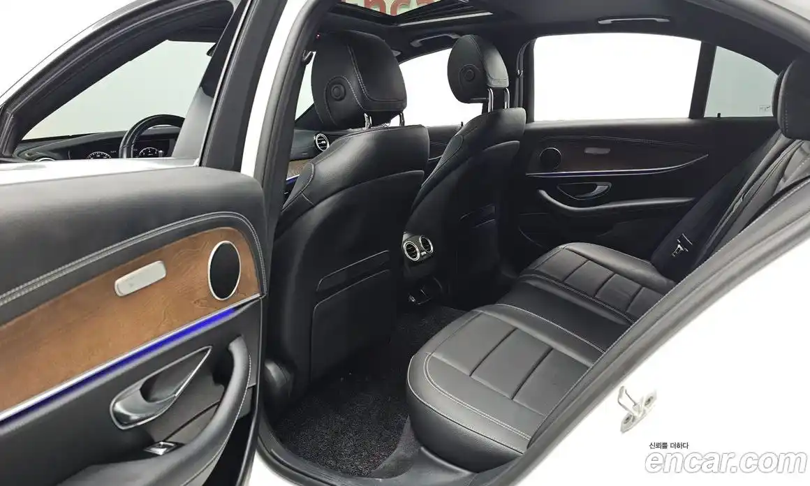 Mercedes-Benz E-Class 2021 2.0 Автомат в Москве № 495083, фото 12