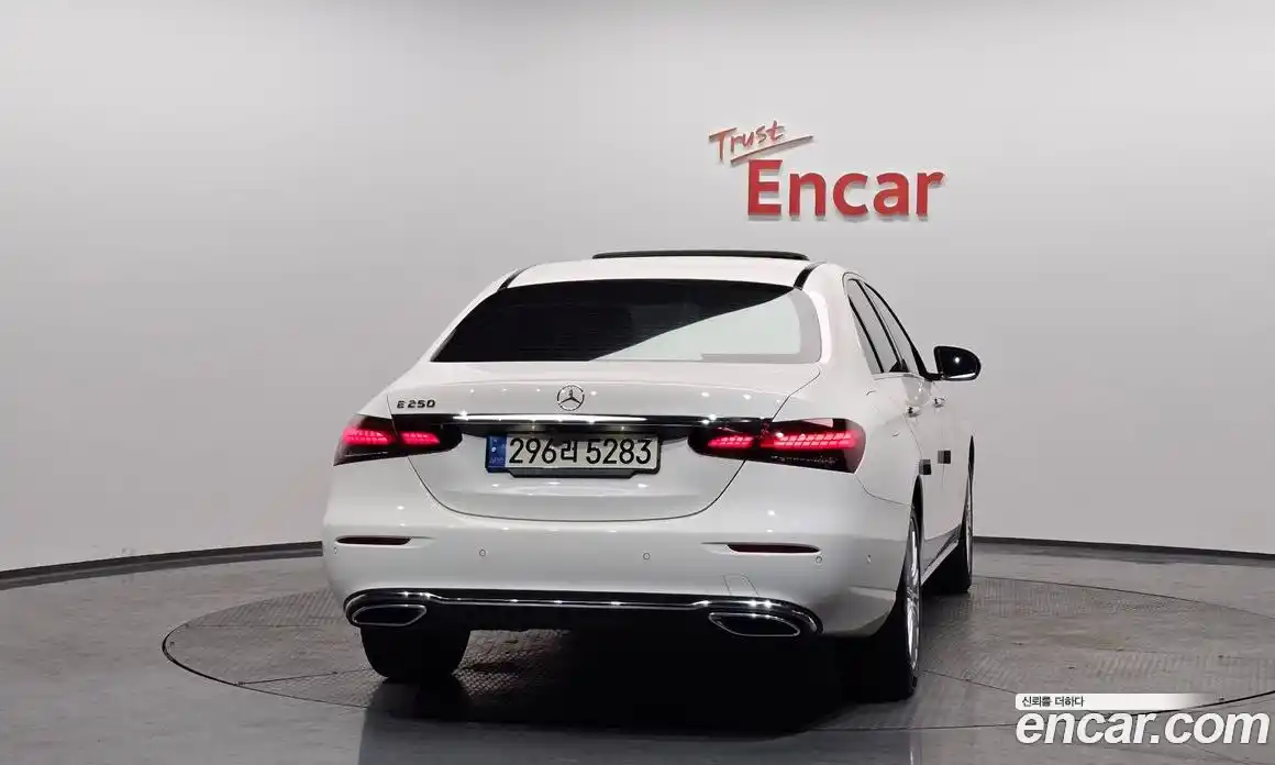 Mercedes-Benz E-Class 2021 2.0 Автомат в Москве № 495083, фото 4