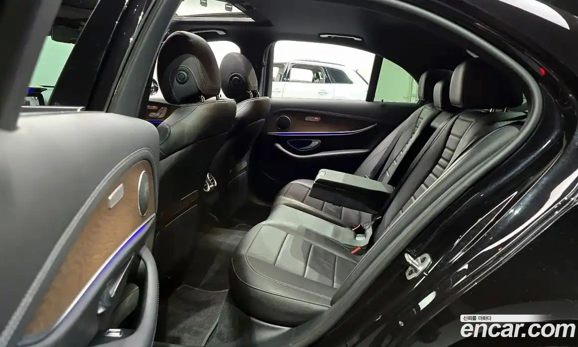 Mercedes-Benz E-Class 2021 2.0 Автомат в Москве № 495952, фото 12