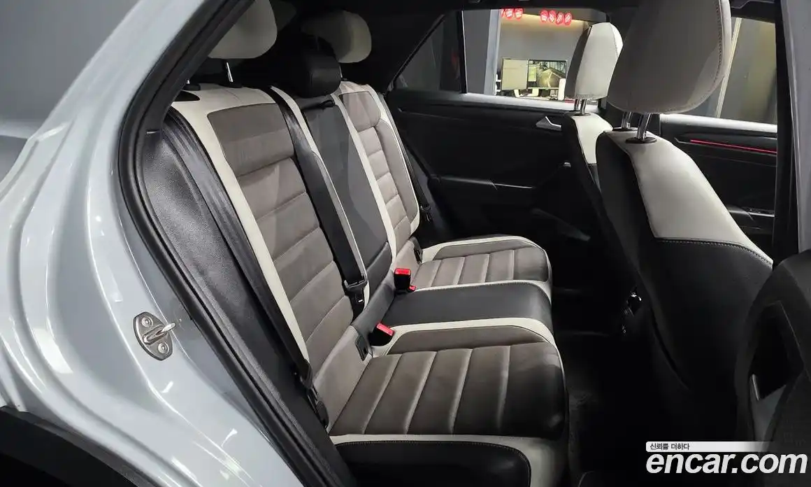 Volkswagen T-Roc 2021 2.0 Автомат в Москве № 499899, фото 12