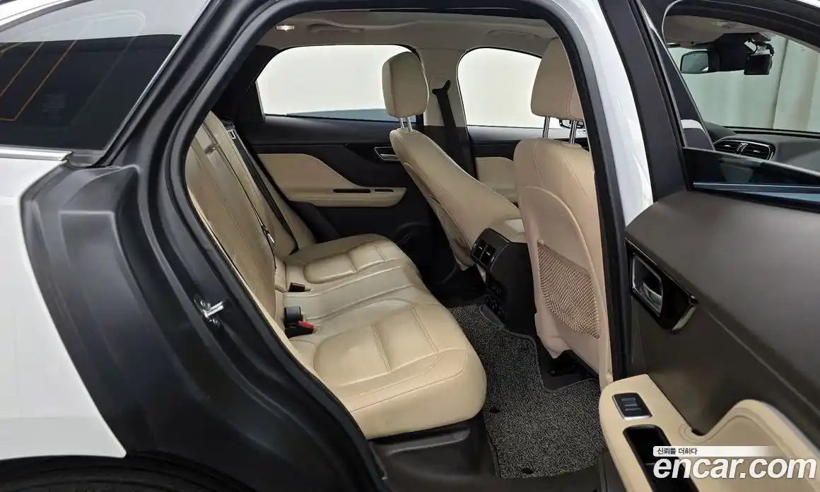 Jaguar F-Pace 2017 2.0 Автомат в Москве № 500269, фото 12