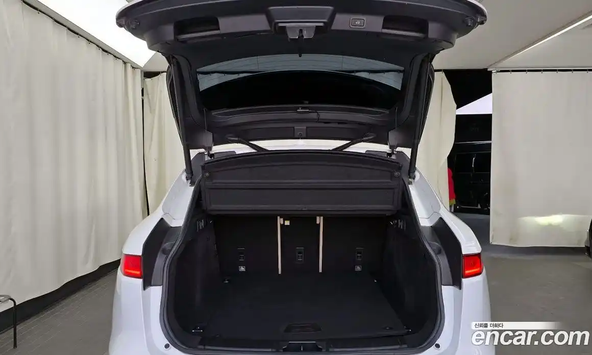 Jaguar F-Pace 2017 2.0 Автомат в Москве № 500269, фото 20