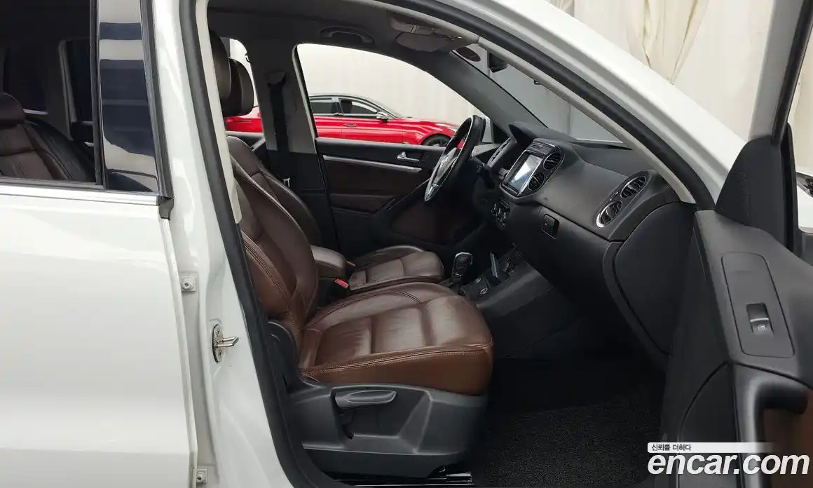 Volkswagen Tiguan 2015 2.0 Автомат в Москве № 520295, фото 11