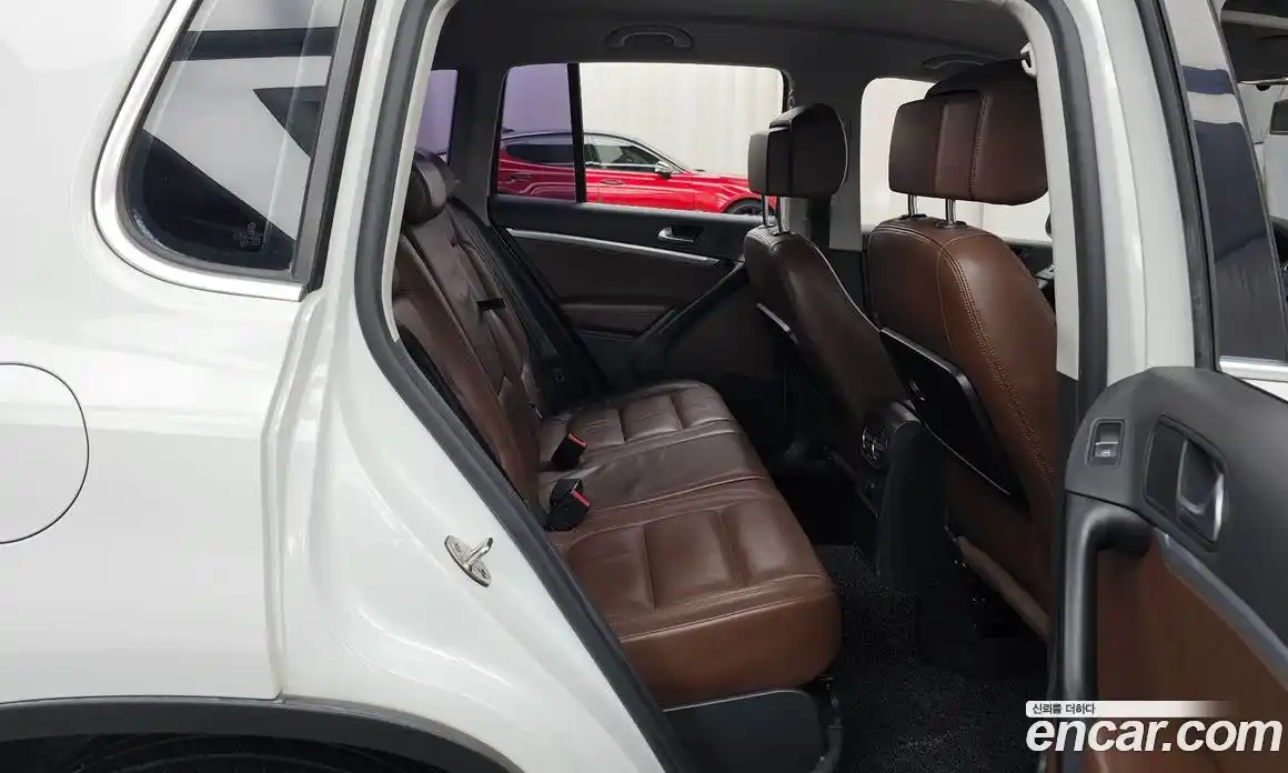 Volkswagen Tiguan 2015 2.0 Автомат в Москве № 520295, фото 12