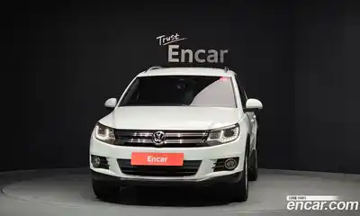 Volkswagen Tiguan 2015 2.0 Автомат в Москве № 520295, миниатюра 3