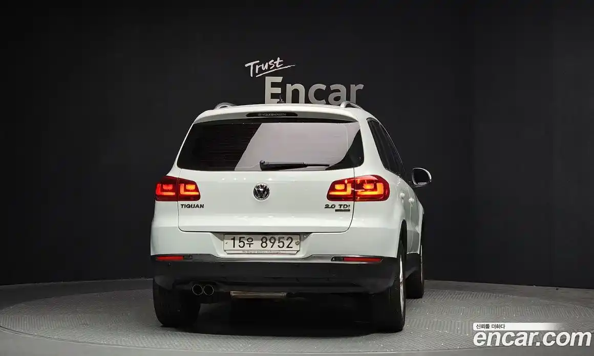 Volkswagen Tiguan 2015 2.0 Автомат в Москве № 520295, фото 4