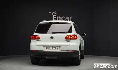Volkswagen Tiguan 2015 2.0 Автомат в Москве № 520295, миниатюра 4