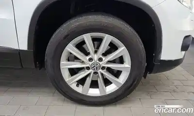 Volkswagen Tiguan 2015 2.0 Автомат в Москве № 520295, миниатюра 5