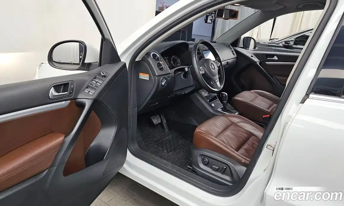 Volkswagen Tiguan 2015 2.0 Автомат в Москве № 520295, фото 10
