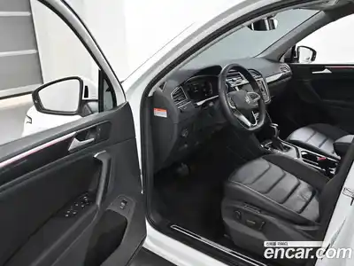 Volkswagen Tiguan 2022 2.0 Автомат в Москве № 521090, миниатюра 11