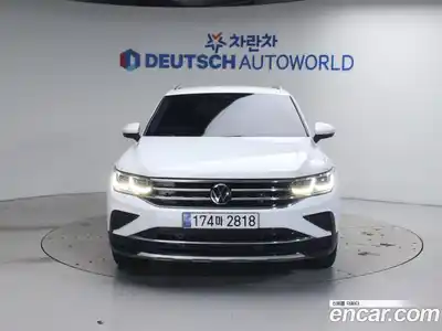 Volkswagen Tiguan 2022 2.0 Автомат в Москве № 521090, миниатюра 3