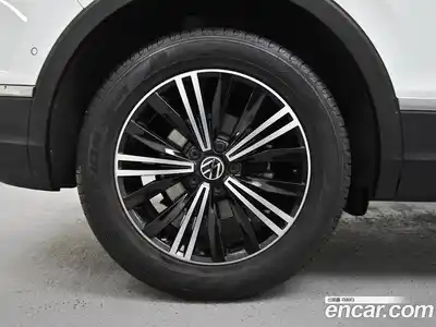 Volkswagen Tiguan 2022 2.0 Автомат в Москве № 521090, миниатюра 5