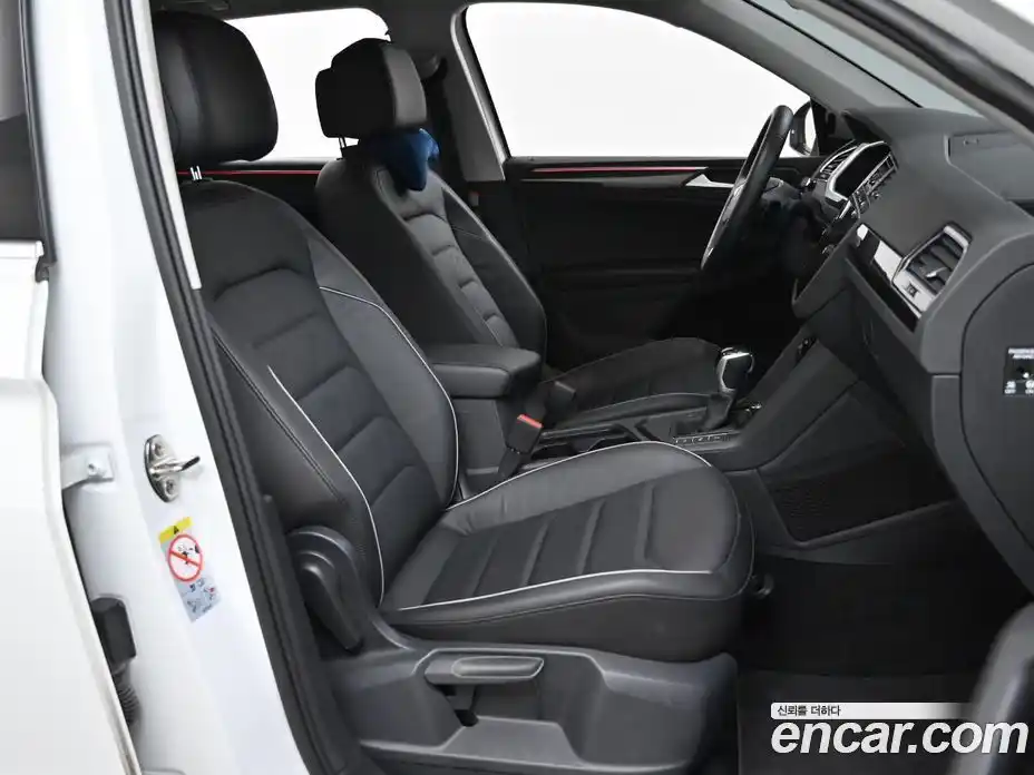 Volkswagen Tiguan 2022 2.0 Автомат в Москве № 521090, фото 10