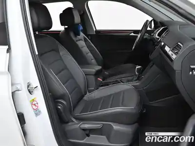 Volkswagen Tiguan 2022 2.0 Автомат в Москве № 521090, миниатюра 10