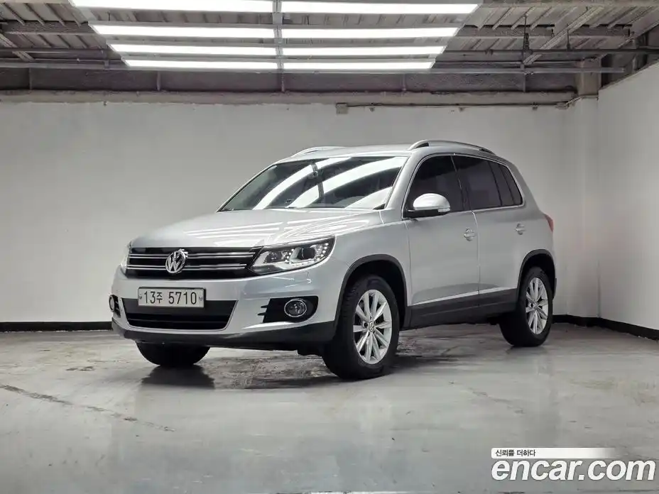 Volkswagen Tiguan 2014 2.0 Автомат в Москве № 521866, фото 1