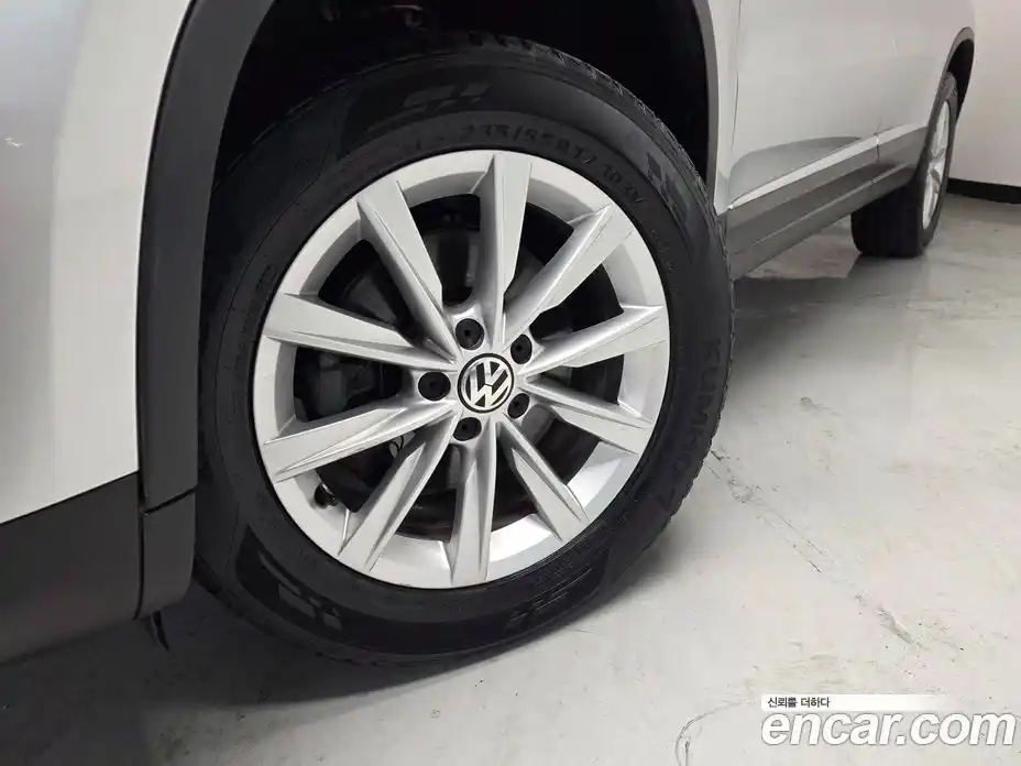 Volkswagen Tiguan 2014 2.0 Автомат в Москве № 521866, фото 20